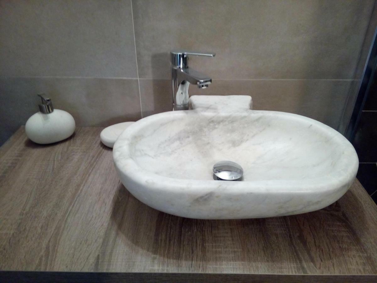 Triple Room Bathroom,855011810:JPEG